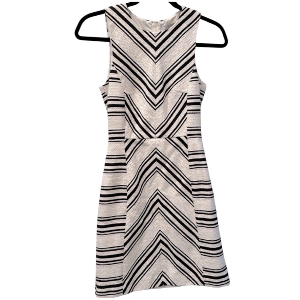 H&M Women’s size 2 sleeveless black and cream chevron dress